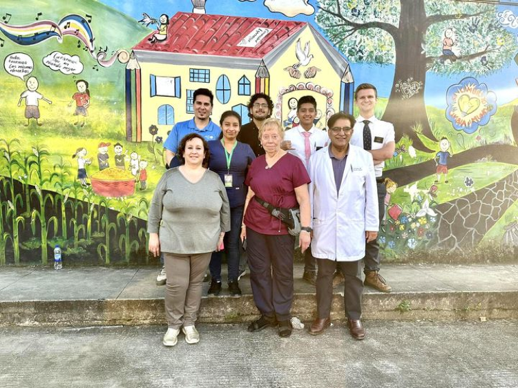 La clínica de Atención Primaria de Asociación Comunidad Esperanza de Cobán atiende a un 84% de pacientes pediátricos