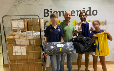Fundación Esperanza recibe una generosa donación de equipamiento deportivo de la Fundación Cádiz CF